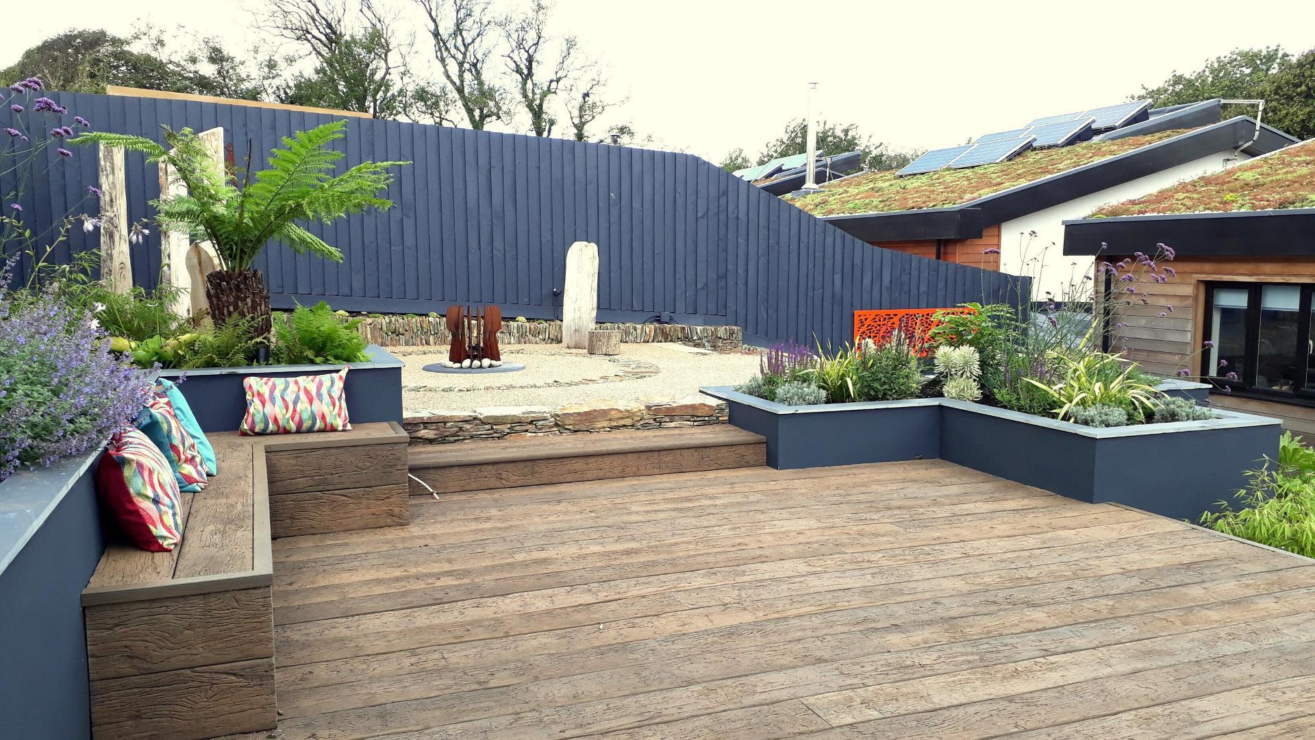 Alison Bockh Garden Design - Millboard decking and Raised beds